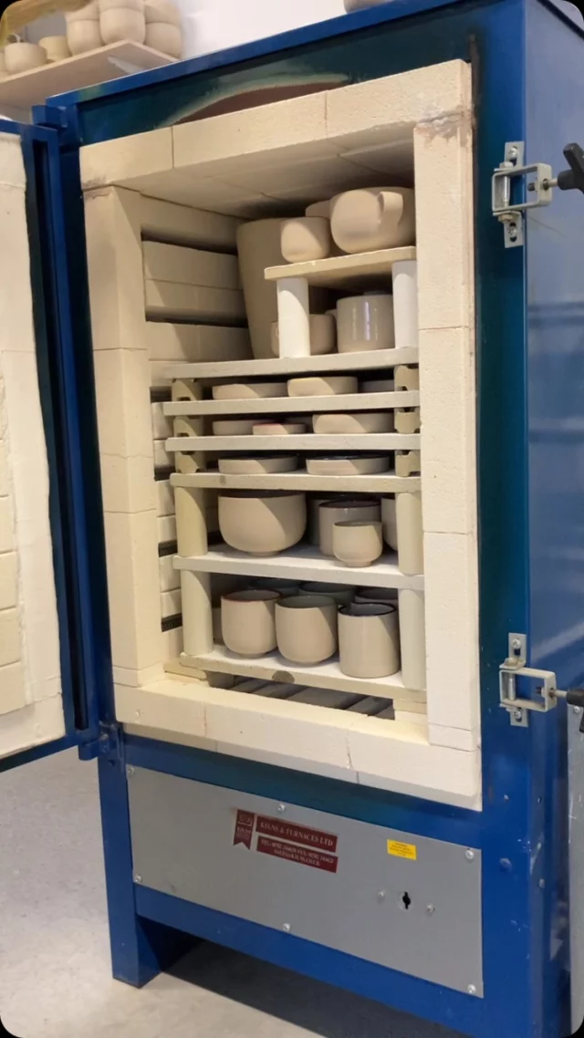 Opening up a pretty successful kiln this morning. It was still a bit too hot, hence the gloves, but sometimes the suspense is just too much😊

Most of this kiln load is coming with me to @thefumbally Christmas Market next Friday and Saturday including a couple of new pieces that I’ll photograph when the light is nicer😁

 #ceramics #clay #craft #handmade #irish #irishcraft #irishdesign #irishmade #maker #pottery #potter #tableware #wheelthrown #DCCIreland #MadeLocal #MadeToLast #madeinmayo #contemporaryceramics #ceramicmug #mug #slowmaking #ceramicslovers #potterylover #smallbatchpottery #minimalceramics #simpledesign #ceramicdesign #stoneware